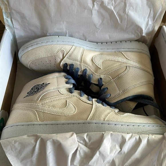 Nike Air Jordan 1 Mid SE - Picture 2 of 4